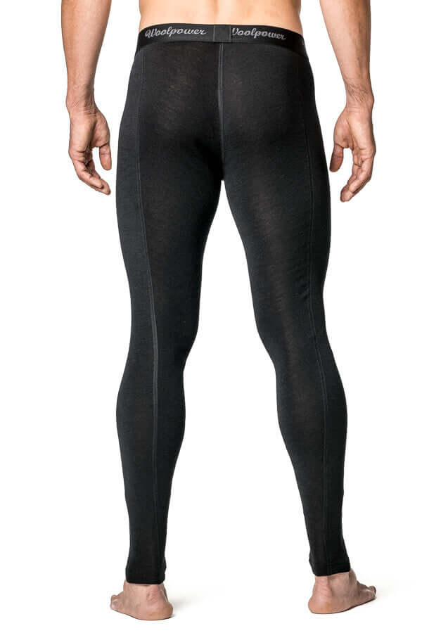 Die Woolpower Long Johns M's LITE, ideal für alle Männer die Aktiv unterwegs sind, erhältlich im Outdoor Online Shop FluxPerfect