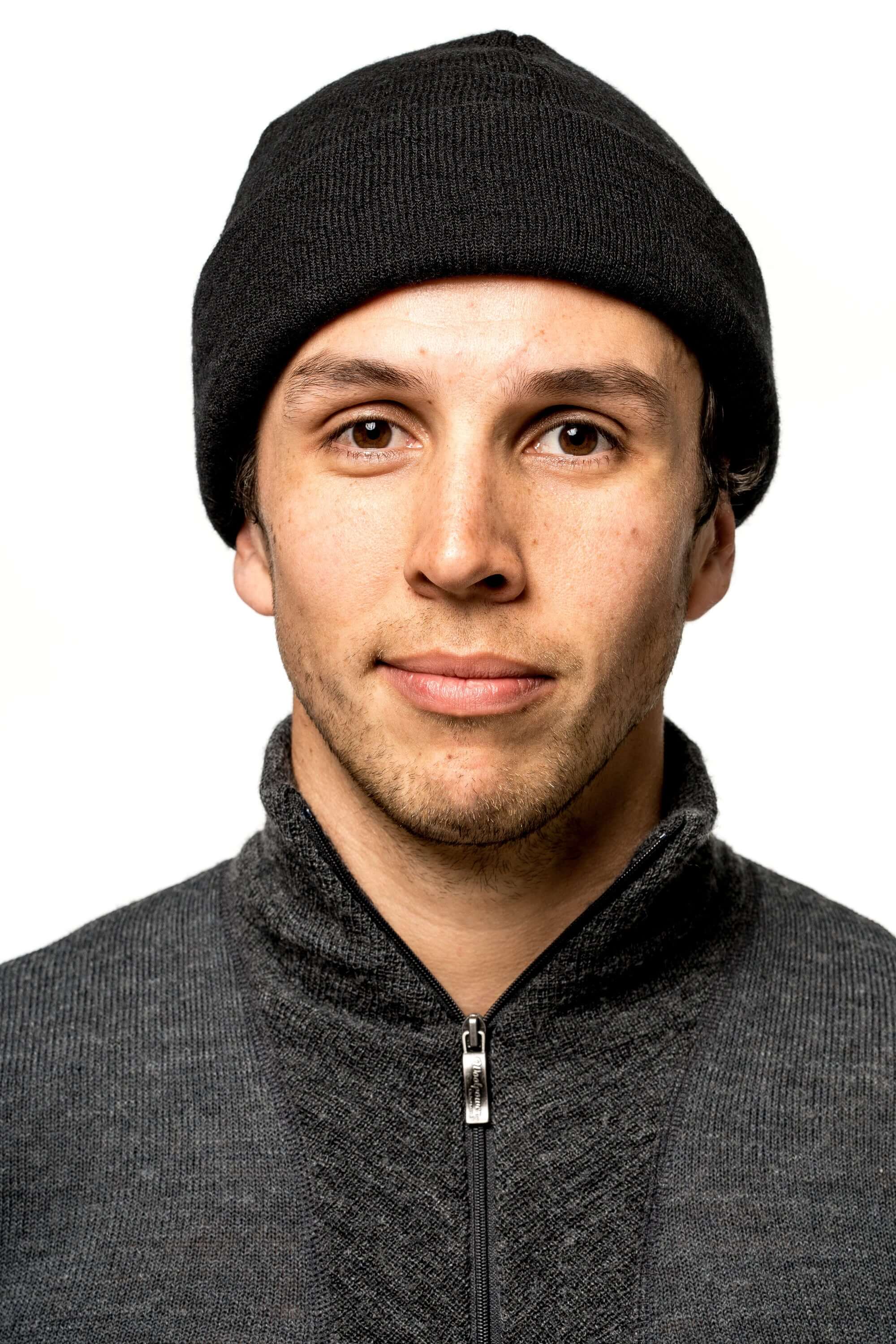 Die Woolpower Cap 400 - feinste Merino Mütze für kalte Tage und Winter Abenteuer, erhältlich im Outdoor Onlineshop FluxPerfect