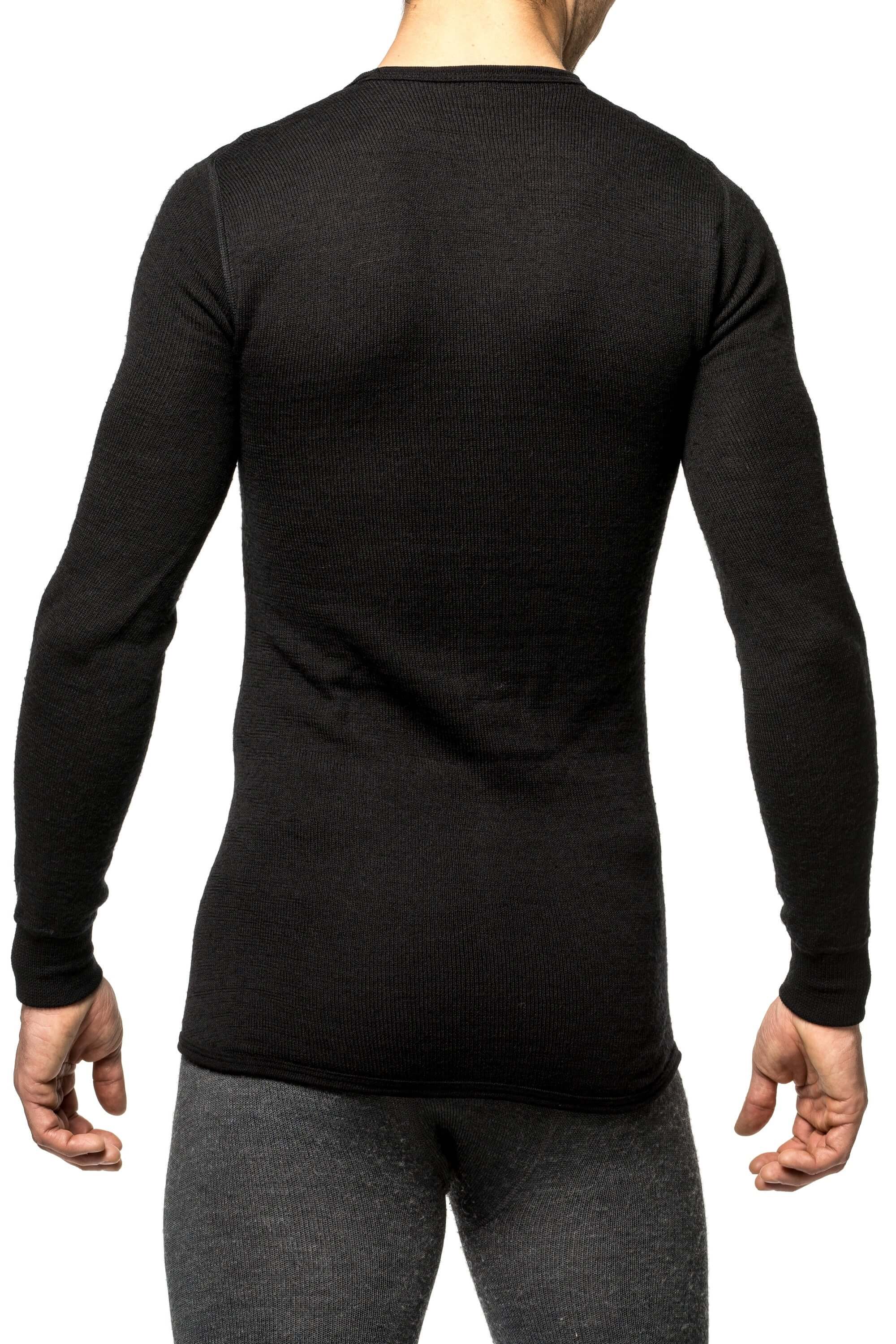 Das Woolpower Crewneck 200, feinste Merino Langarm Baselayer für alle die Außen aktiv Unterwegs sind, erhältlich im Outdoor Online Shop FluxPerfect