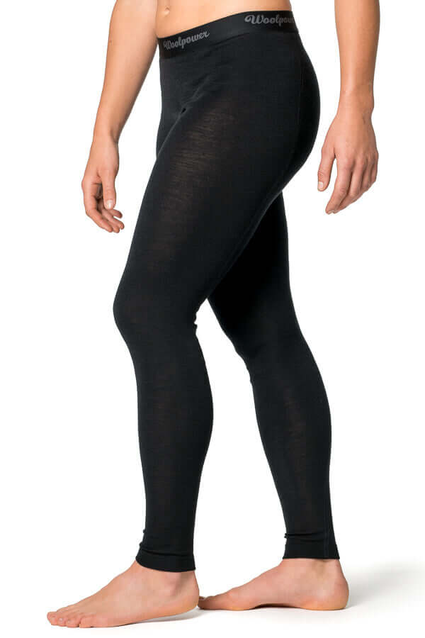 Die Woolpower Long Johns W's LITE, ideal für alle Frauen die Aktiv unterwegs sind, erhältlich im Outdoor Online Shop FluxPerfect