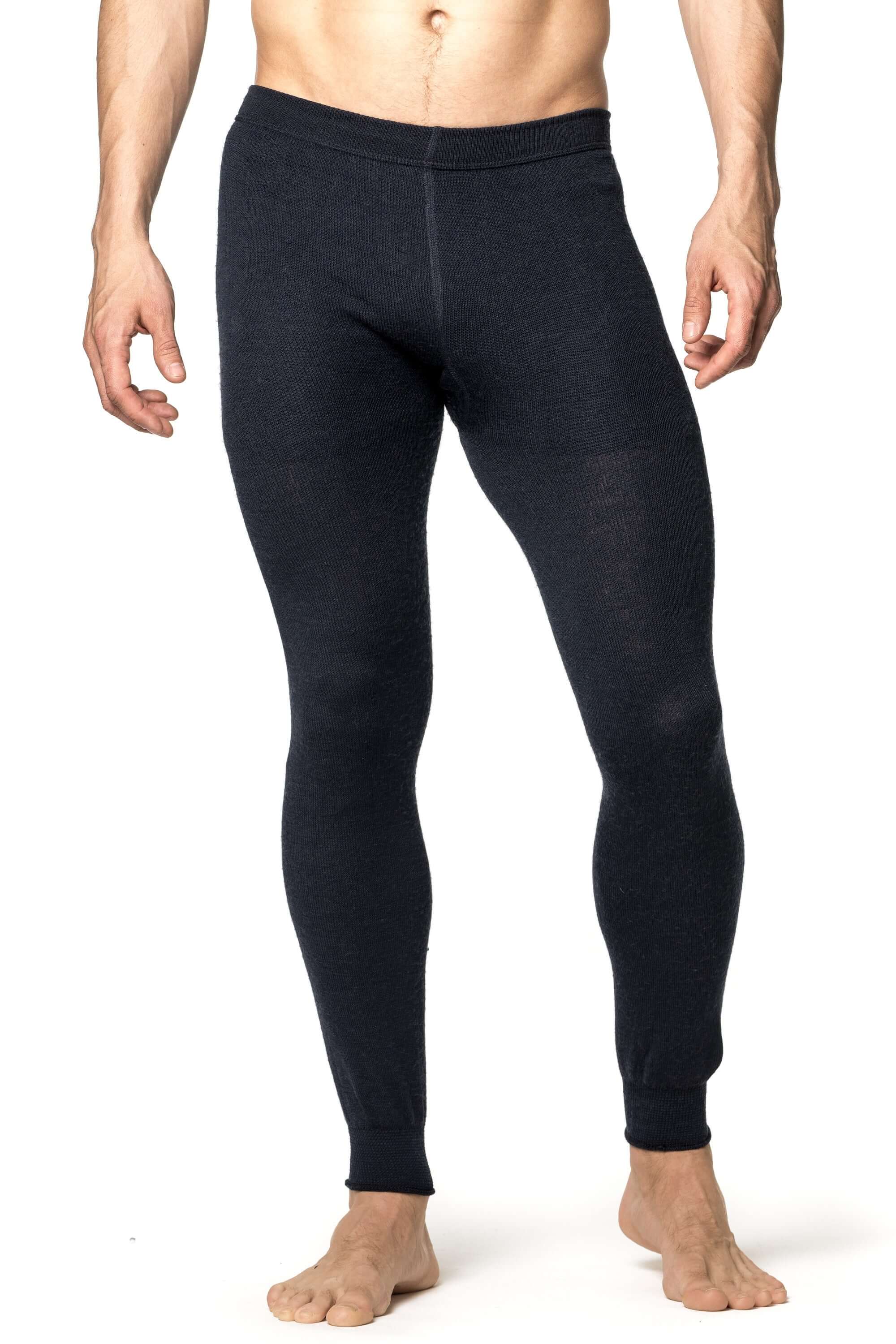Die Woolpower Long Johns 200, warme Merino Baselayer für aktive Tage, erhältlich im Outdoor Online Shop FluxPerfect