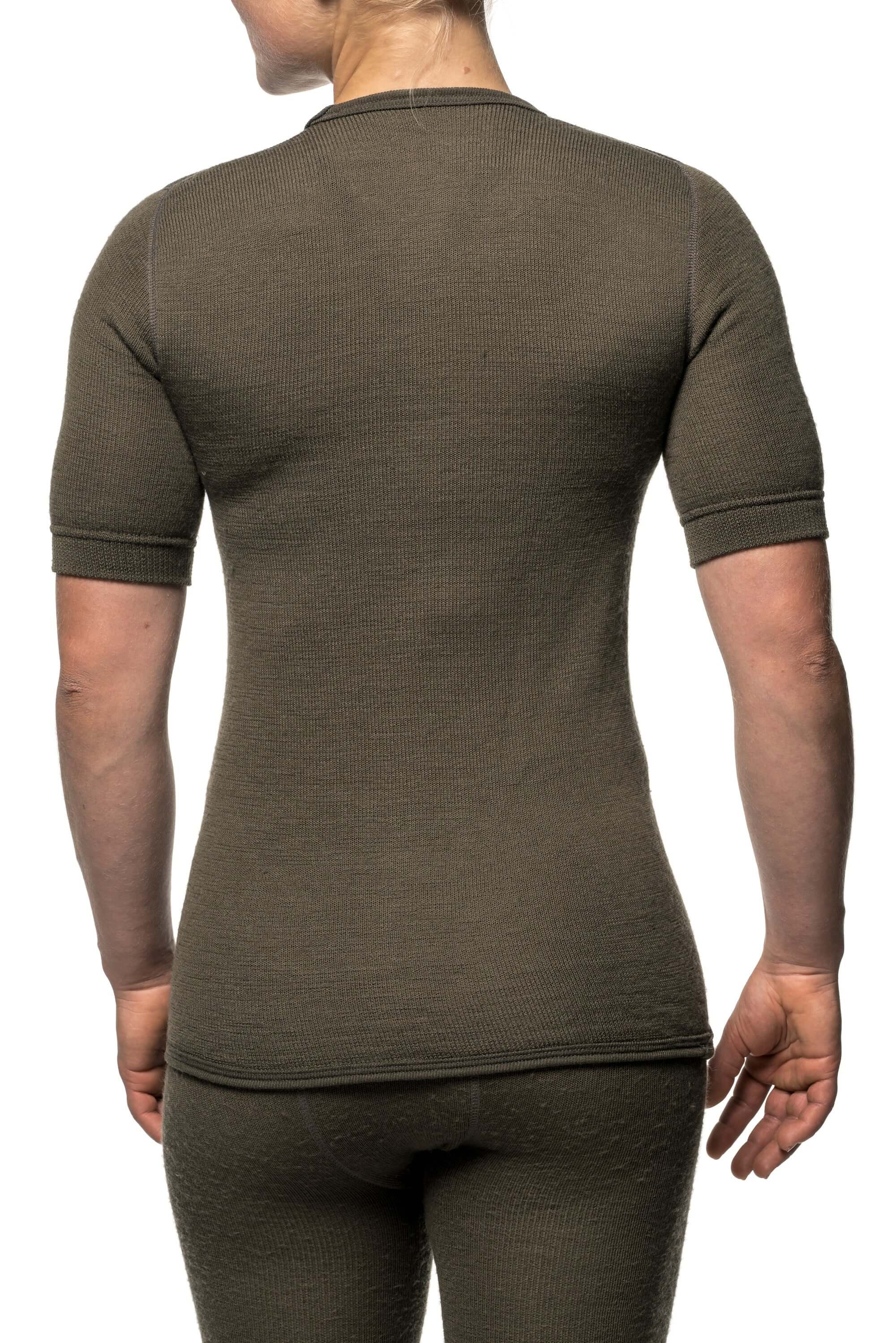 Das Woolpower Tee 200, aus feinster Merinowolle, ideal für alle die Aktiv unterwegs sind, erhältlich im Outdoor Online Shop FluxPerfect