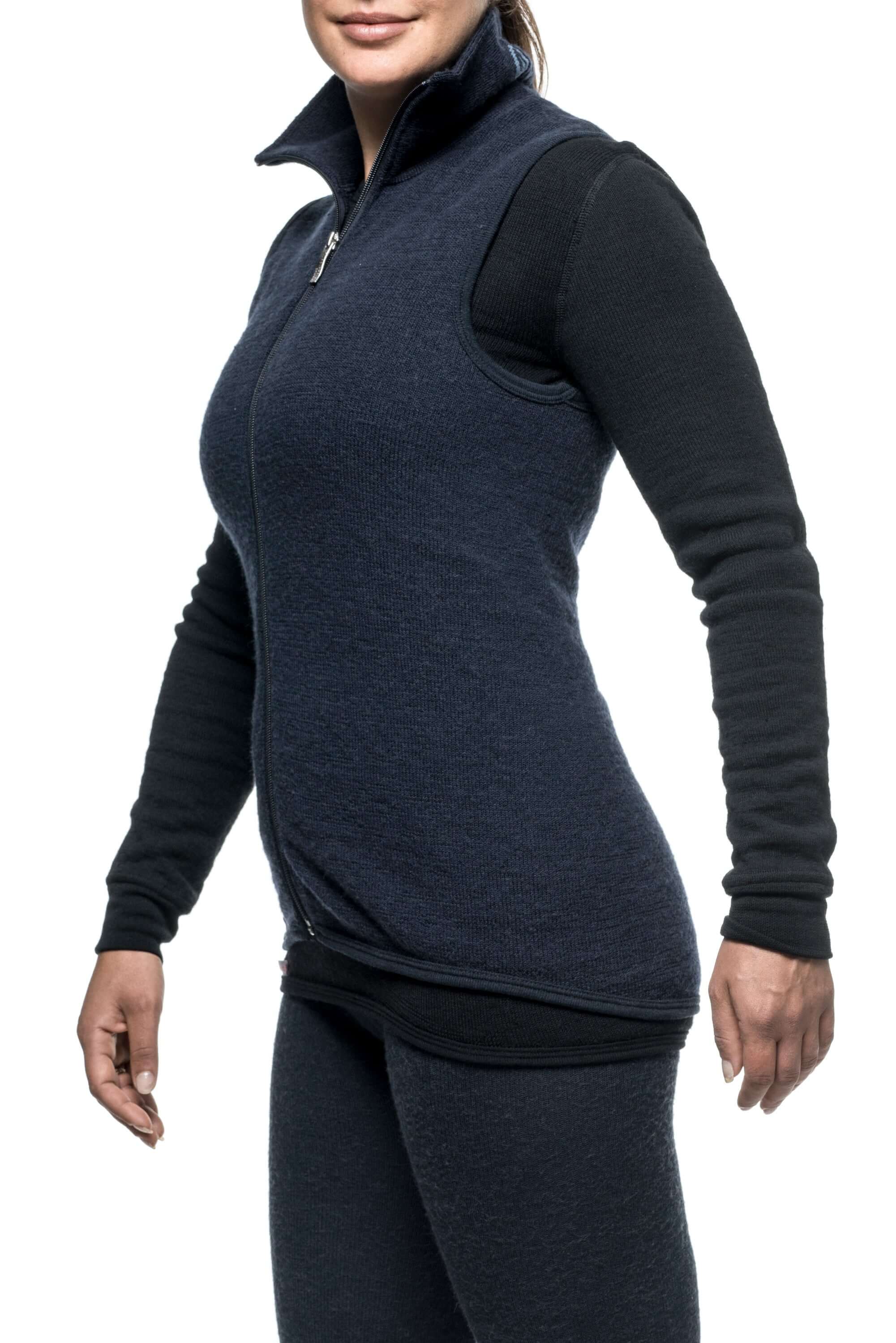 Die Woolpower Vest 400, eine warme Midlayer Weste aus feiner Merinowolle, erhätllich im Online Outdoor Shop FluxPerfect