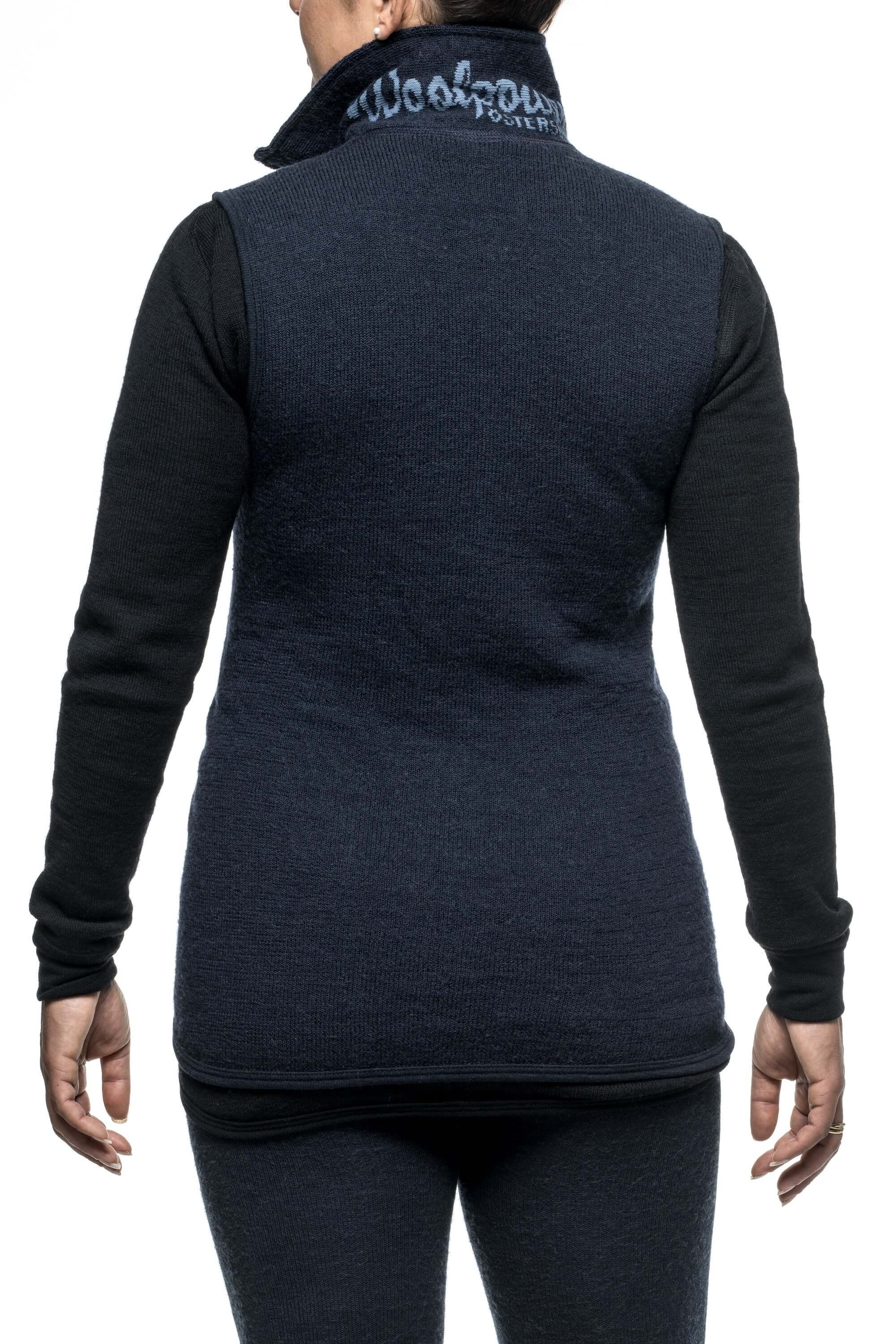 Die Woolpower Vest 400, eine warme Midlayer Weste aus feiner Merinowolle, erhätllich im Online Outdoor Shop FluxPerfect