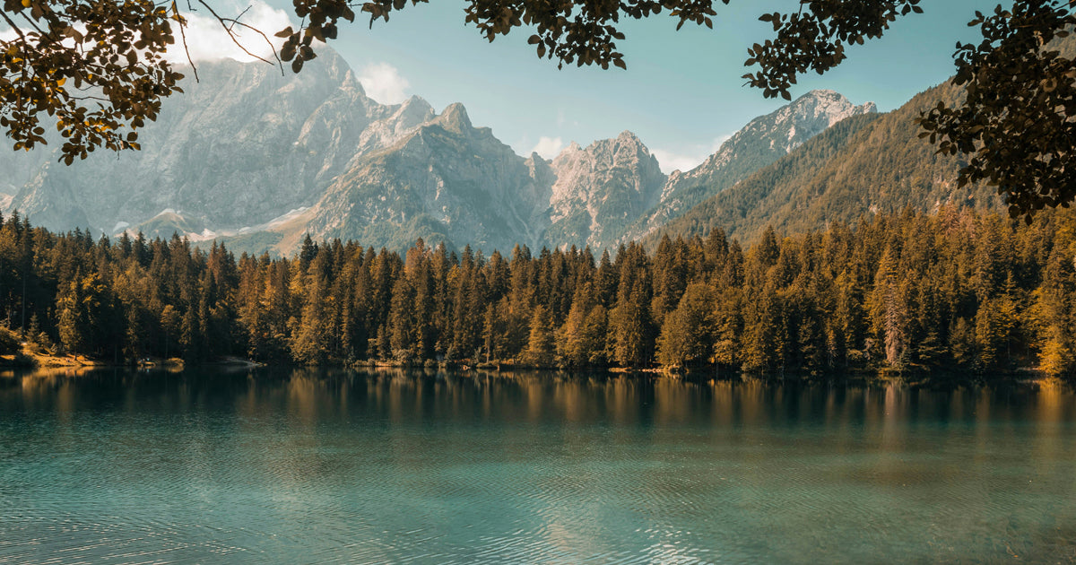 Wasserfiltration, Bergsee, Wand und Berge