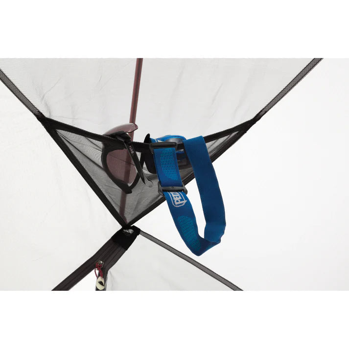 Hier sieht man die Innentasche des Innenzeltes des 1 Personen Zelt von MSR, Modell Elixir 1 V2 - geeignet für Camping Equipment, Sonnenbrillen, etc.