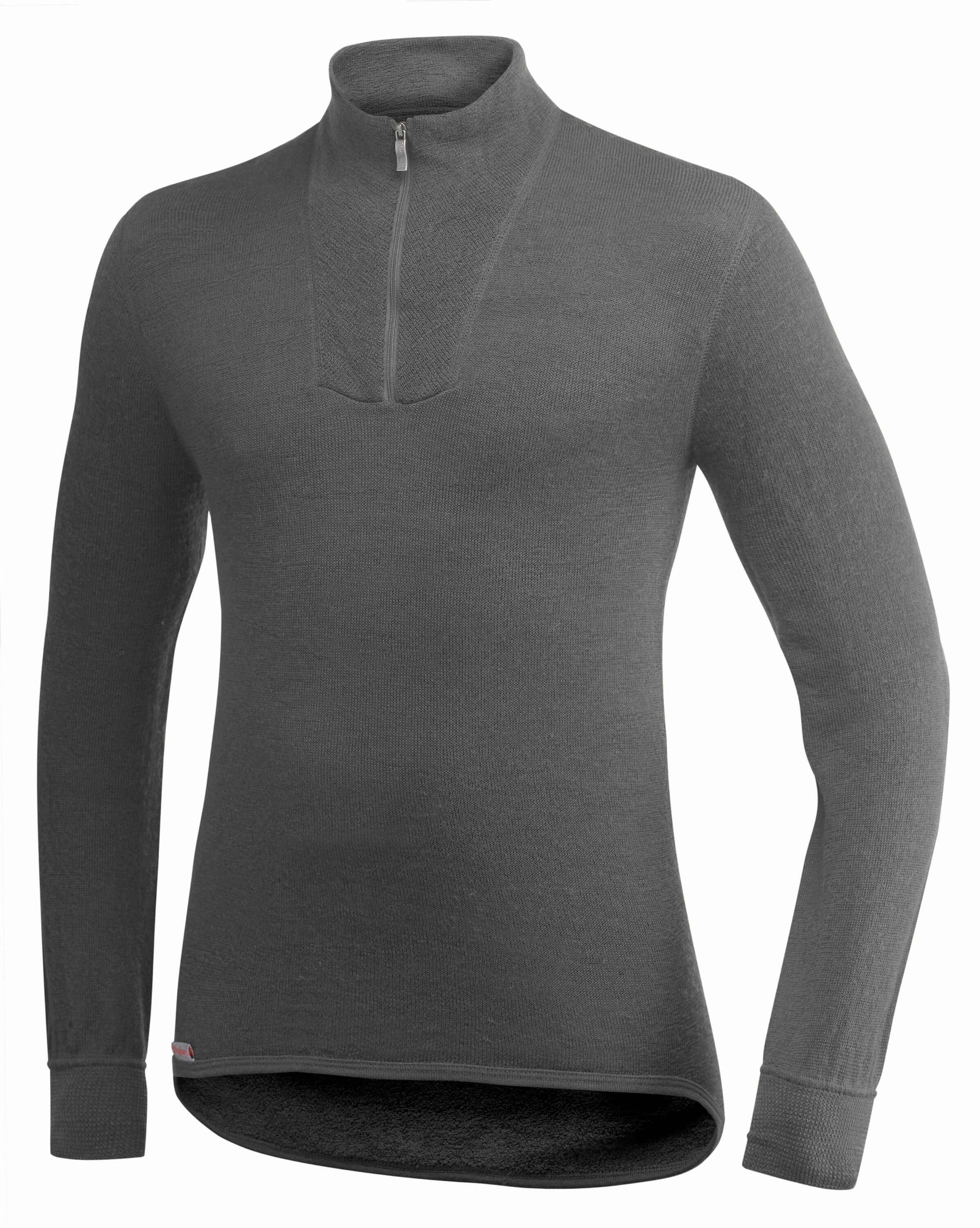 Das Woolpower Zip Turtleneck 200, feinstes Merino Langarm Shirt mit Zip Kragen, ideal für deine Winterabenteuer, erhältlich im Outdoor Online Shop FluxPerfect